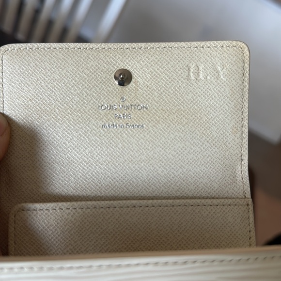 Authentic Luis Vuitton - Vintage Off White Epi trifold Wallet - Picture 5 of 9